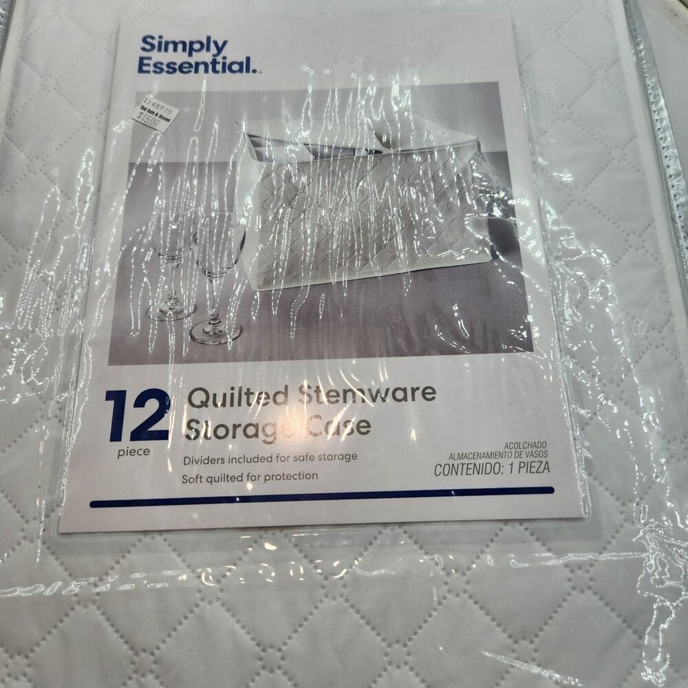 White quilted stemware case